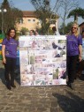Estagirias do Servio Social com o banner "nossos idosos" 